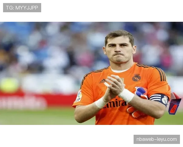 圣卡西言论引争议！皇马传奇愿为巴萨列队，球迷态度两极分化？