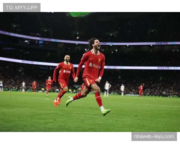 索博斯洛伊精准长传送助攻，球队再下一城展现绝佳配合