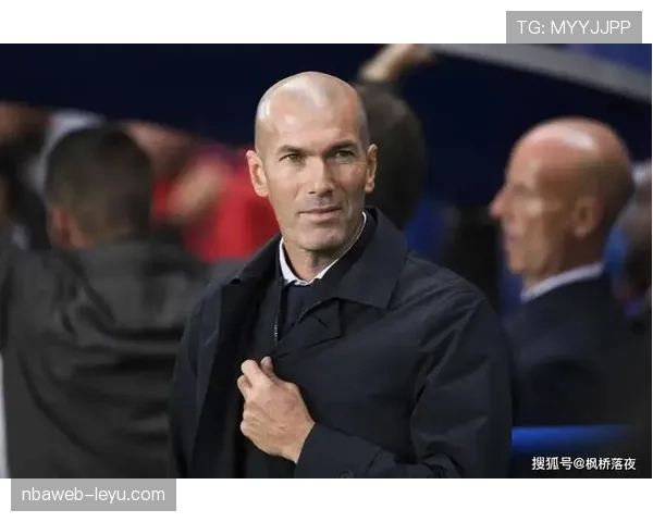 齐达内战术革新引领现代足球思维变革,重塑赛场格局 齐达内战术革新引领现代足球思维变革,重塑赛场格局