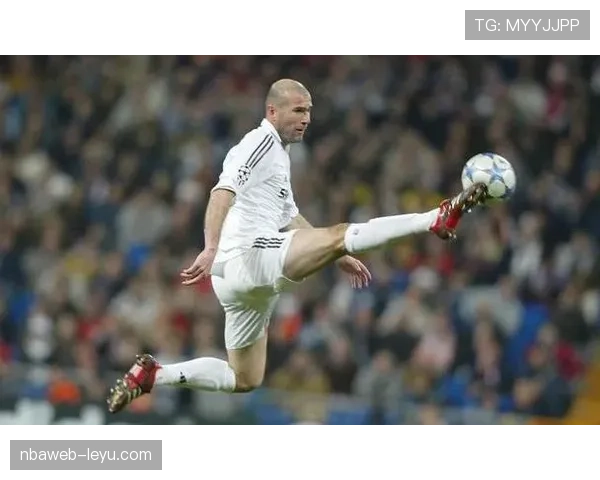 齐达内展现非凡进攻创造力,助球队状态回暖引关注 齐达内展现非凡进攻创造力,助球队状态回暖引关注